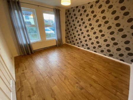 23 Edenvale Court, Lisburn, BT28 2RL - Photo 3