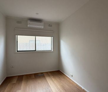 Well Presented Modern Home - Photo 3