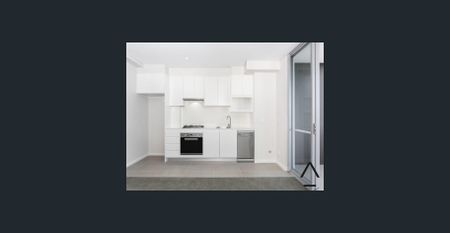 One bedroom apartment with a large flexible floorplan! - Photo 3