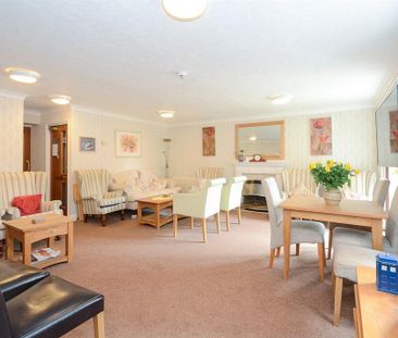 1 bedroom retirement property to rent - Photo 2