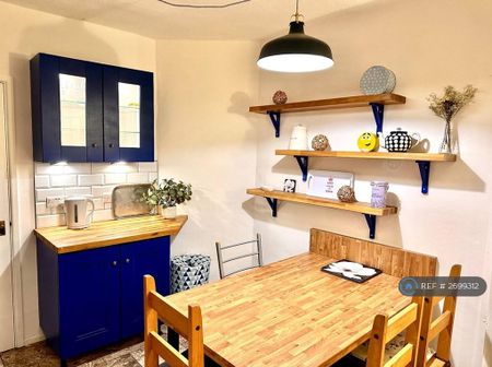 3 bedroom terraced house to rent - Photo 5