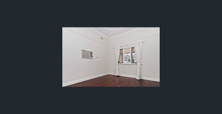 Spacious Family Home - Photo 4