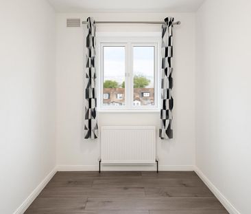 4 bedroom House To Let - Photo 5