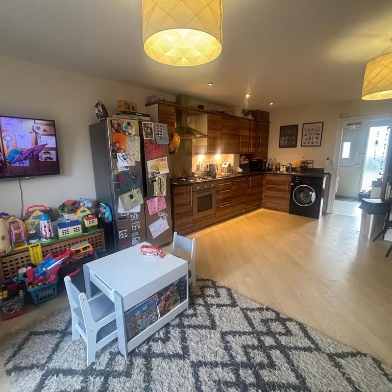 4 bedroom terraced house to rent - Photo 1