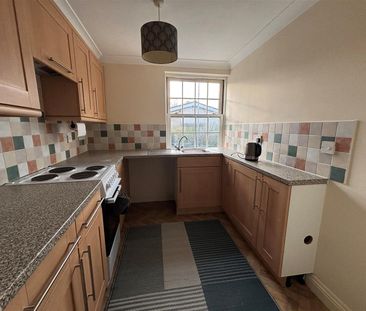 Pithers Court, Crewkerne, Somerset - Photo 4