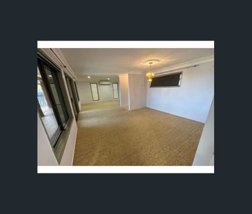 PERFECT FAMILY HOME - Photo 4