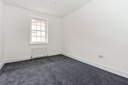 High Street, Alton, Hampshire, GU34 - Photo 2