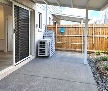 3 BEDROOM 2 BATHROOM TOWNHOUSE - FULLY DUCTED AIR CON - Photo 3