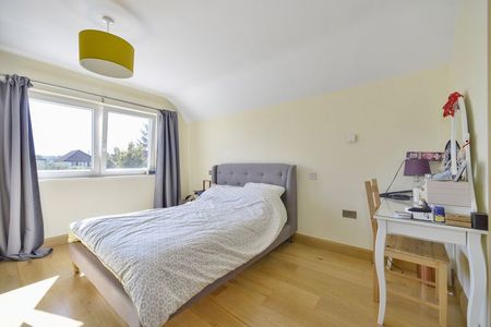 Warren Road Godalming, Surrey - 3 bedrooms Property for lettings - Seymours - Photo 2