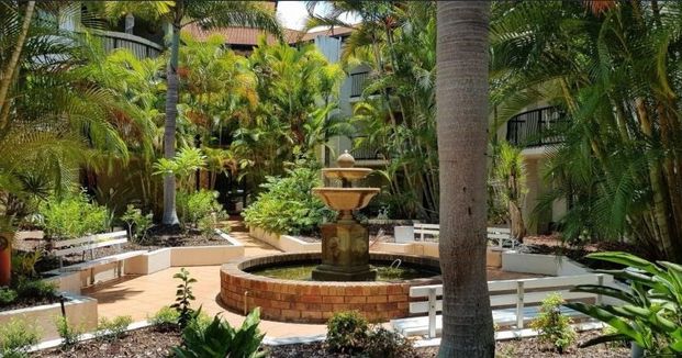 Fully Renovated Luxurious Ground-Floor Corner Apartment with Private Courtyard - Photo 1