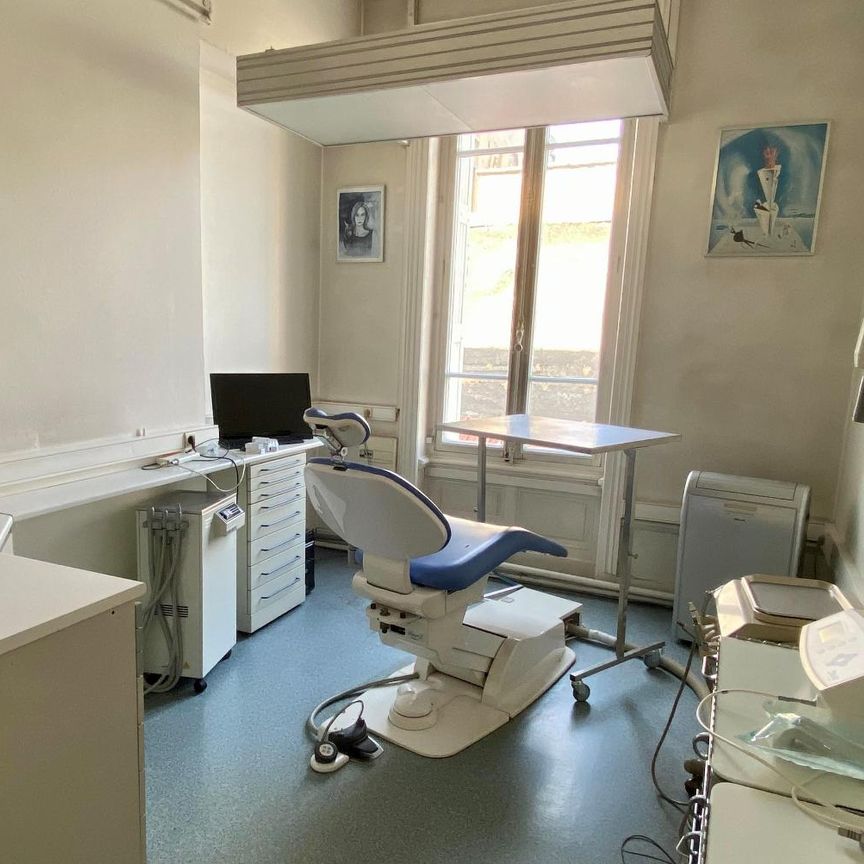 Location Appartement 7 pièces 121m² ST CHAMOND 42400 - Photo 1