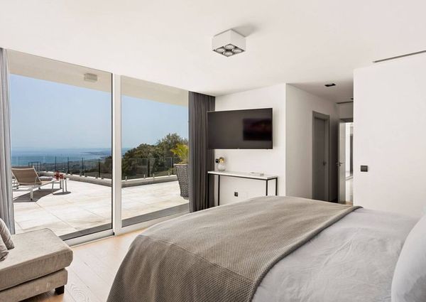 Luxury Villa for rent in Marbella Del Este, Andalusia