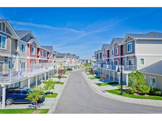 Spacious 3 Bedroom Townhome In Kintalla Of Redstone. - Photo 1