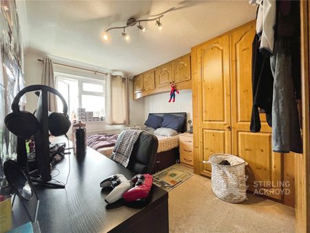 Nobles Way, Egham, Surrey, TW20 9RJ - Photo 4