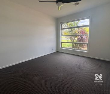 CONTEMPORARY FAMILY LIVING! - Photo 3