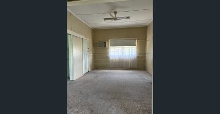 THREE BEDROOM COTTAGE STYLE HOME - Photo 3