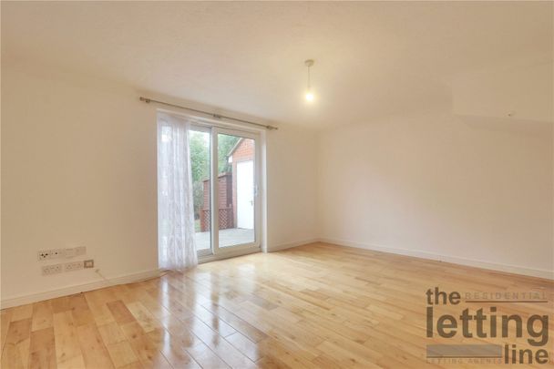 Rossington Close, Enfield, Middlesex, EN1 4LN - Photo 1