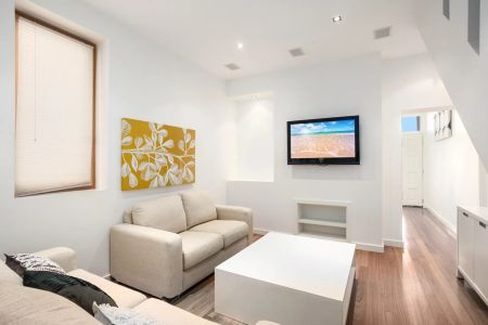 A sleek fusion of traditional and contemporary - Photo 2