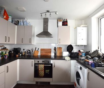 3 bedroom semi-detached house to rent - Photo 2