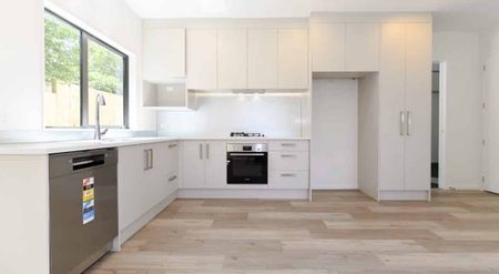 Brand new 3 bedroom sunny home - Photo 2