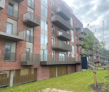 A stylish and modern apartment situated in vibrant Ashford. - Photo 5