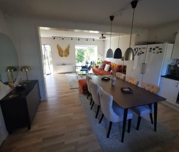 Ljus och välplanerad radhus med 3 sovrum i Margretelund, nära skog ... - Photo 5