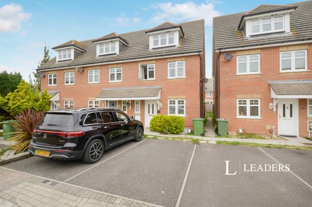 4 bedroom end of terrace to rent Oakdene Road, Southsea - Photo 1