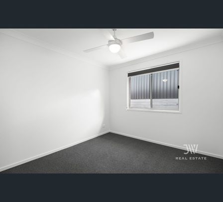 1/10 Silver Gum Circuit, Edgeworth, NSW 2285 - Photo 1