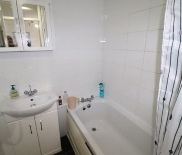 Cameron Close - Brentwood, Property for rent - Photo 4