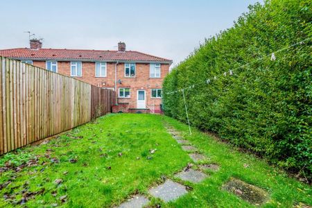 3 bedroom semi-detached house to rent - Photo 5
