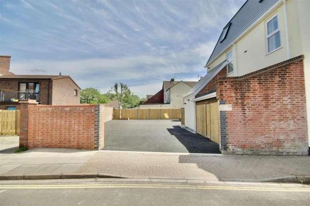 St. Marys Road, Portsmouth, PO1 - Photo 1