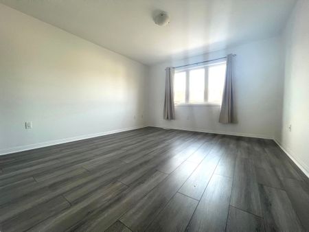 For Lease - 22 Gladys Clarkson Drive, Whitchurch-Stouffville, Ontario - Photo 3