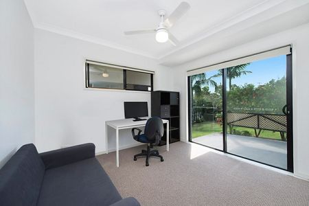 15 Luxor Street, Southport QLD 4215 - House For Rent - $900 | Domain - Photo 3