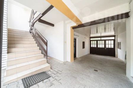 Pronájem bytové jednotky 2+1 ve dvougeneračním RD, Beroun - Фото 2
