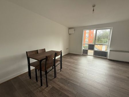 2 Bed Flat, Albatross Close, E6 - Photo 2