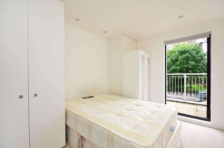 City Road, Angel, EC1V - Photo 3