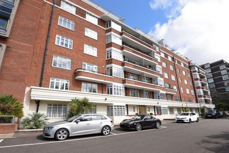 St. James Close, London NW8 - Photo 3