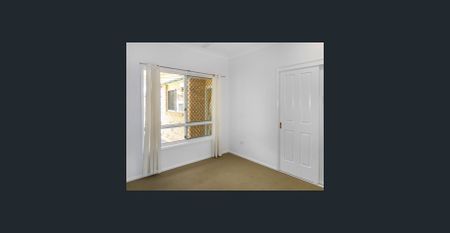 Spacious Family Retreat in Prime Location - Photo 3