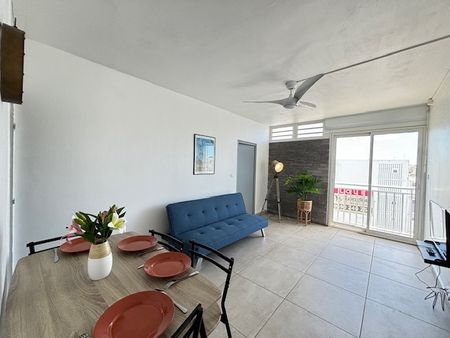 Location Appartement 5 pièces 70m² LES ABYMES 97139 - Photo 2