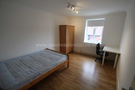 Exeter Road, Birmingham. First Floor four bedroom purpose built flat. - Photo 2