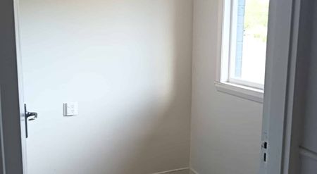 Neat & Tidy Three Bedroom Home - Photo 2