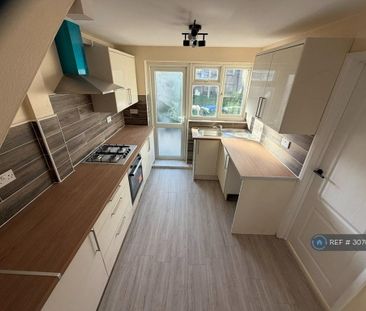 3 bedroom terraced house to rent - Photo 6