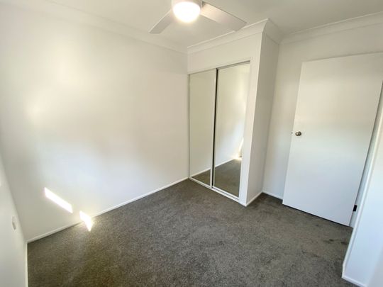 3 Bedroom Townhouse in Great Location! - Photo 1