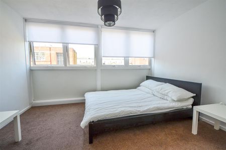 4 bedroom flat - Photo 5