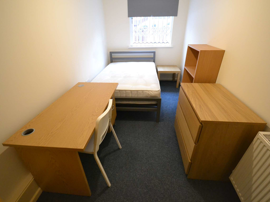 Radford Road Room 4 - Photo 1