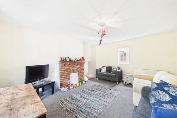 2 bedroom end of terrace house to rent - Photo 1