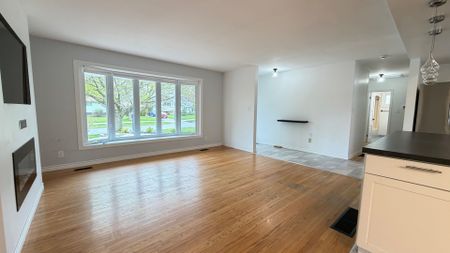 For Lease - 265 College Street, Belleville, Ontario - Photo 2