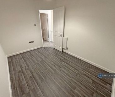 2 bedroom semi-detached house to rent - Photo 2