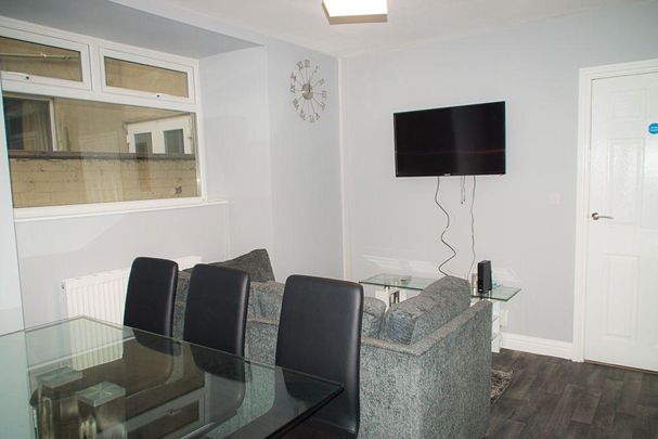 1 bedroom in a house share to rent - Photo 1
