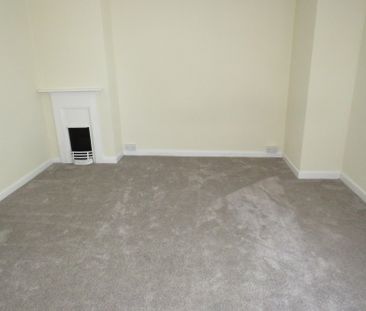 Weycroft Road - Photo 2